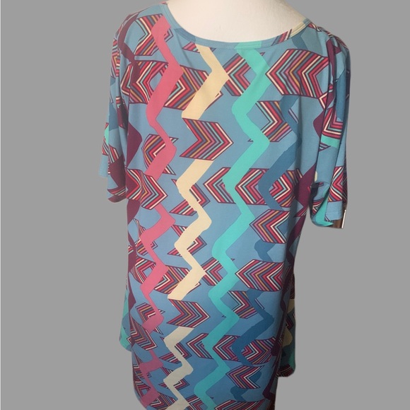 LulaRoe abstract oversized shirt sleeve tunic - Picture 2 of 5